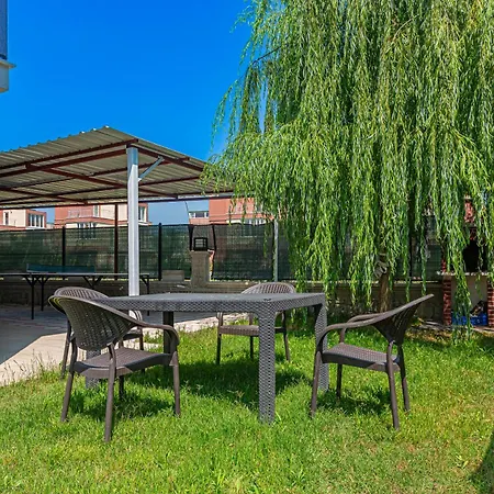 Vilă Near By The Land Of Legend's Private Pool Sun